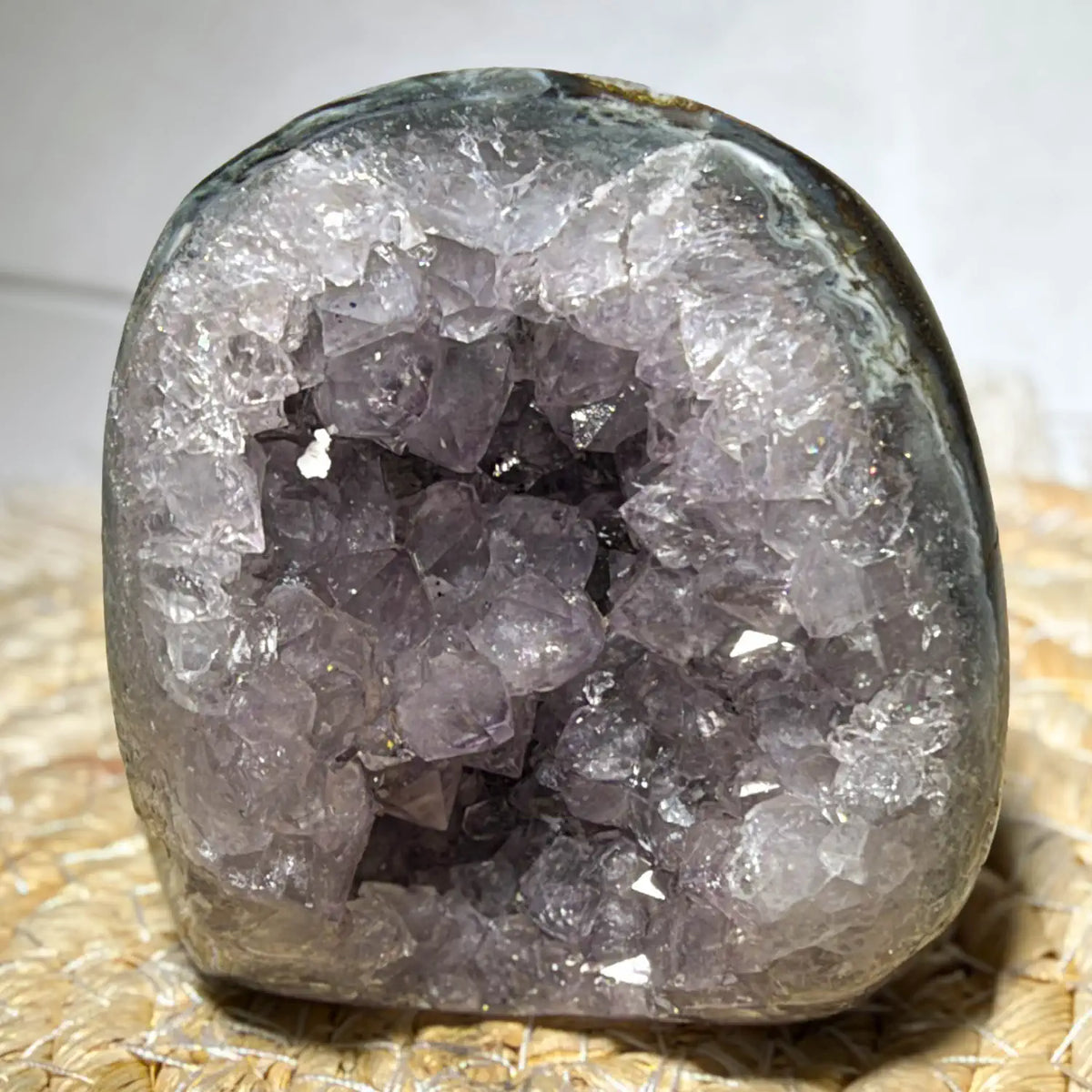 amethystdruse-edelstein-mineralien-entladen-heilstein-241026-6