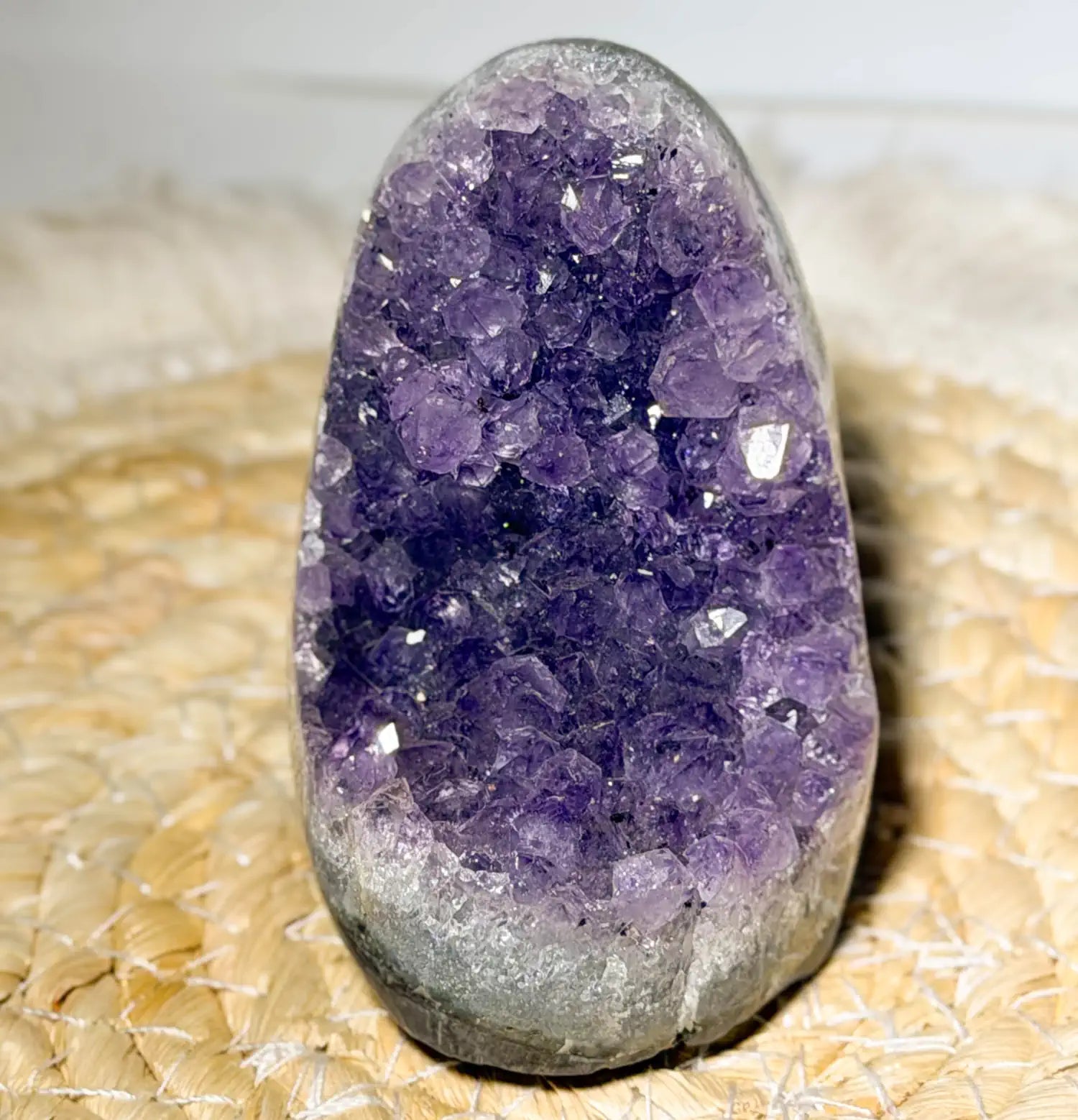 amethystdruse-uruguay-edelstein-mineralien-heilstein-aufladen-entladen-seelensteinchen-020526-3