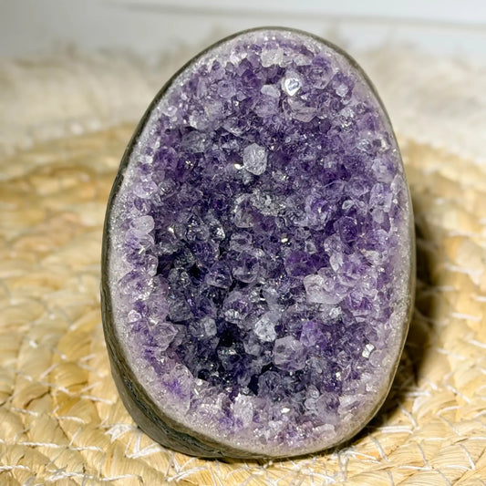 amethystdruse-uruguay-edelstein-mineralien-heilstein-aufladen-entladen-seelensteinchen-020526-4