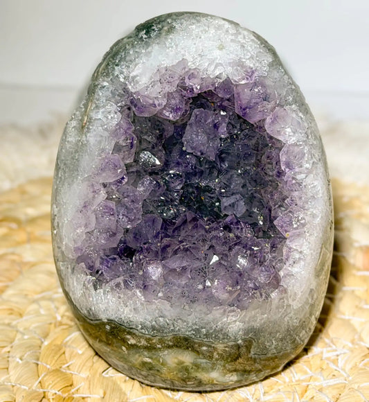 amethystdruse-uruguay-edelstein-mineralien-heilstein-aufladen-entladen-seelensteinchen-020526-6