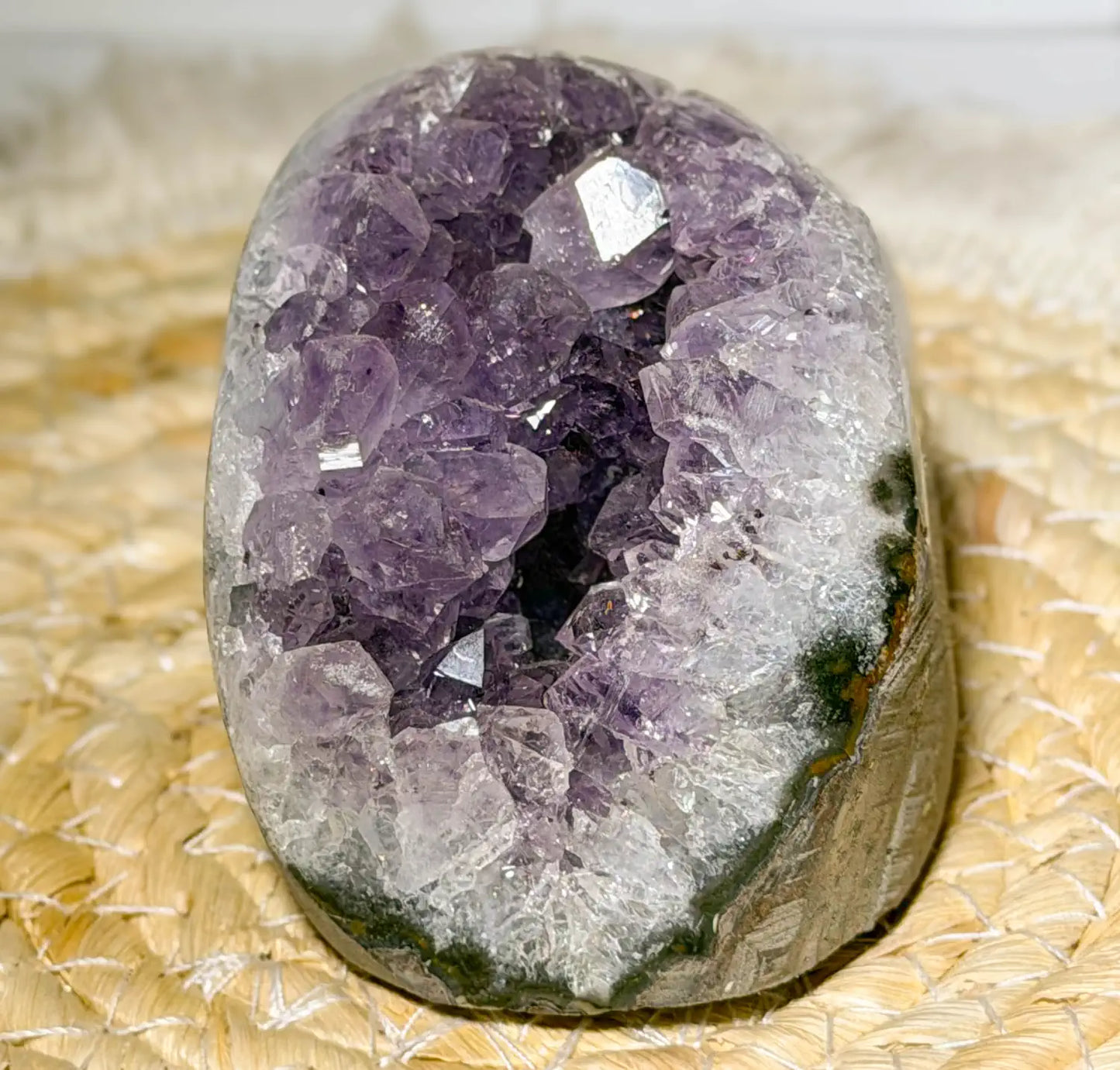 amethystdruse-uruguay-edelstein-mineralien-heilstein-aufladen-entladen-seelensteinchen-020526-7
