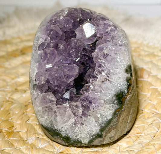 amethystdruse-uruguay-edelstein-mineralien-heilstein-aufladen-entladen-seelensteinchen-020526-7