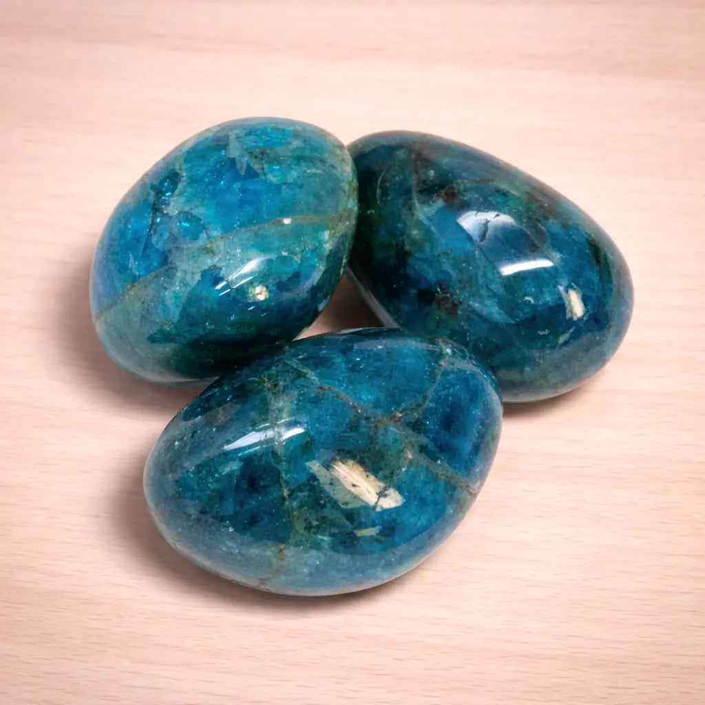 apatit-edelstein-trommelstein-handschmeichler-entspannung-massage-chakra-seelensteinchen