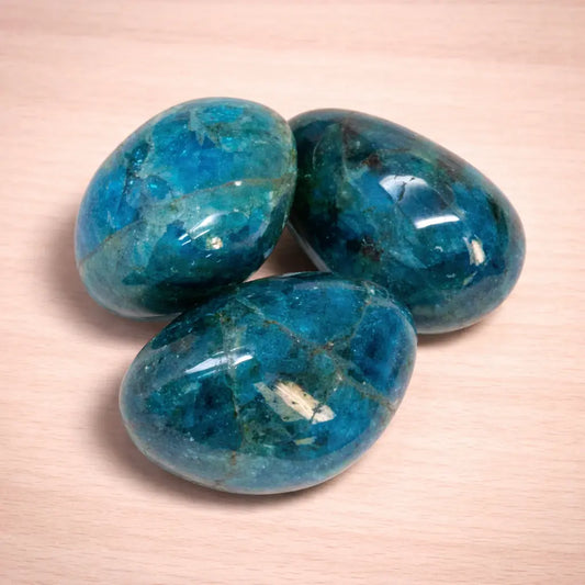 apatit-edelstein-trommelstein-handschmeichler-entspannung-massage-chakra-seelensteinchen