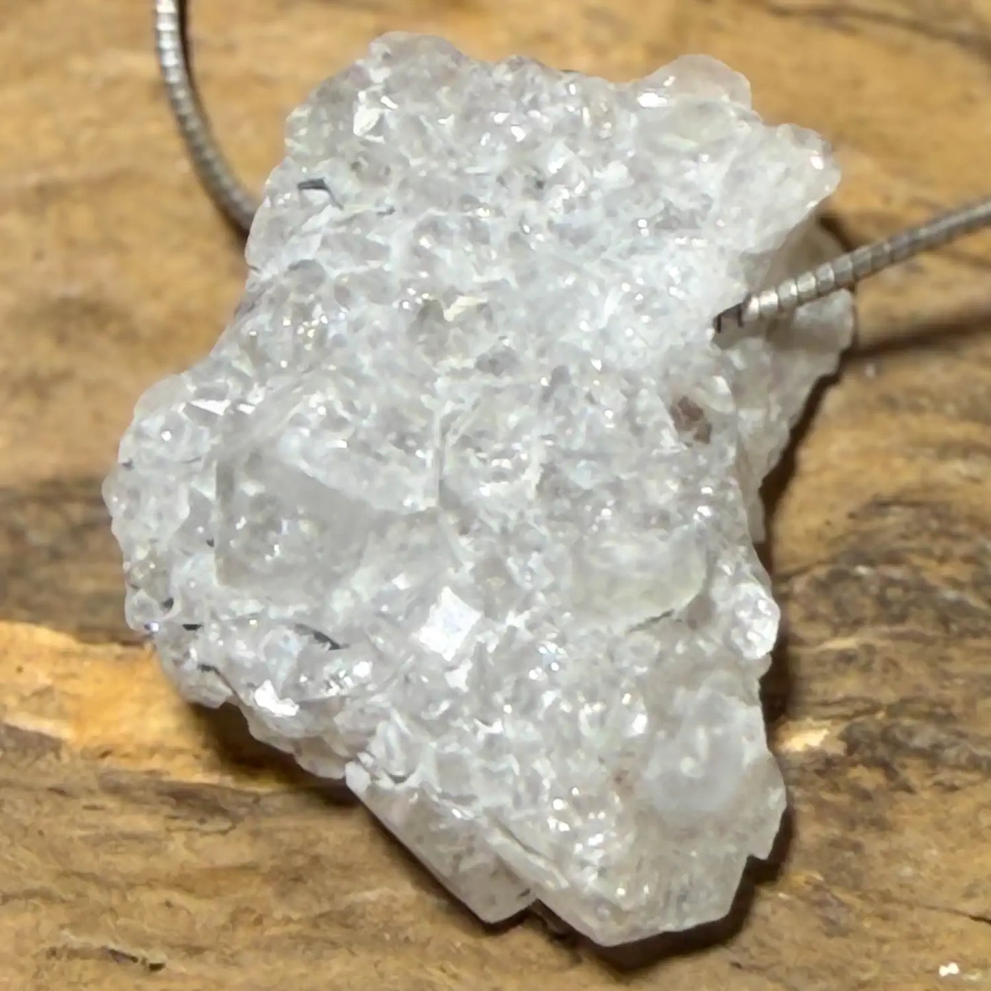 apophyilit-edelstein-schmuck-ketten-anhaenger-trommelstein-heilstein-seelensteinchen-120626