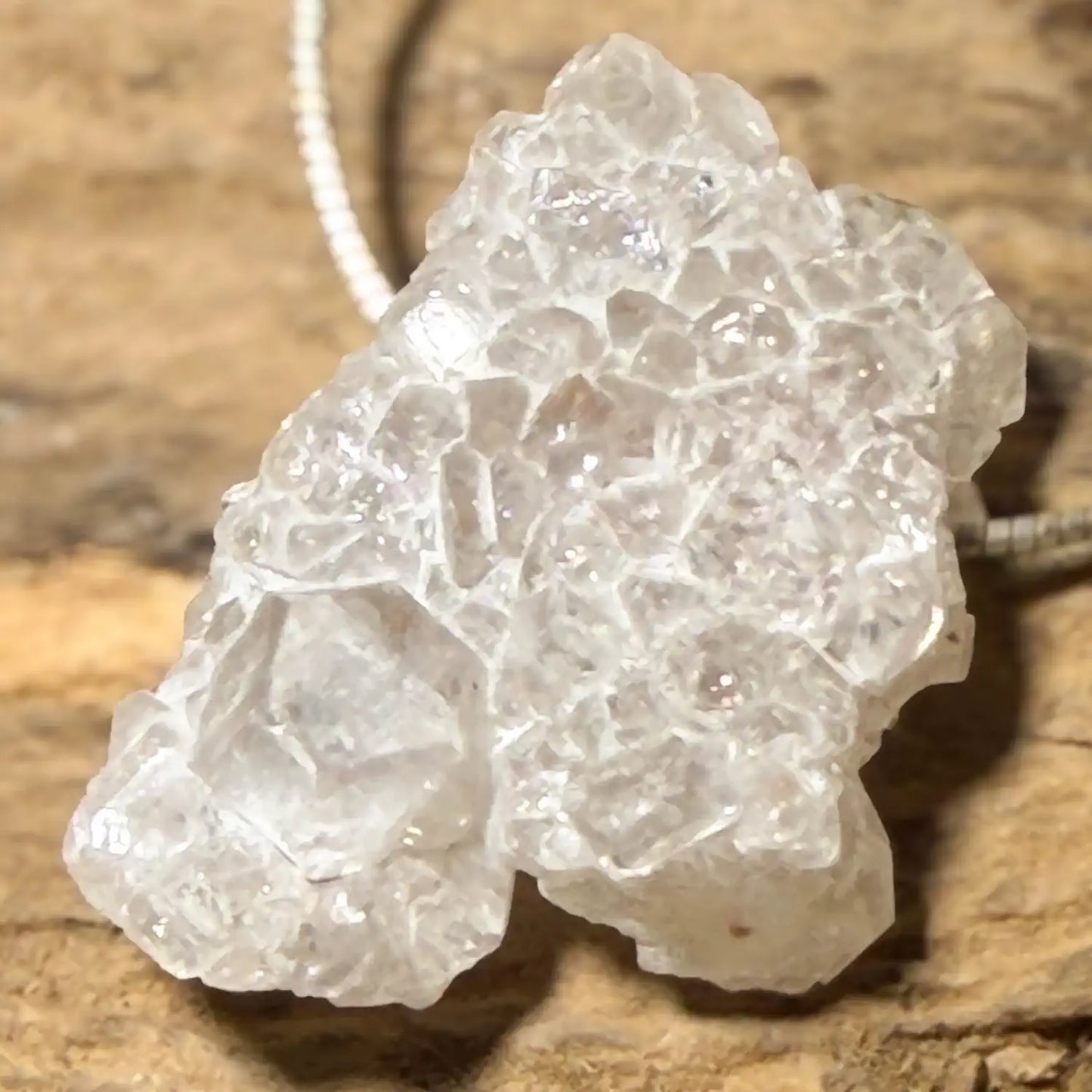 apophylit-edelstein-schmuck-ketten-anhaenger-trommelstein-heilstein-seelensteinchen-280526