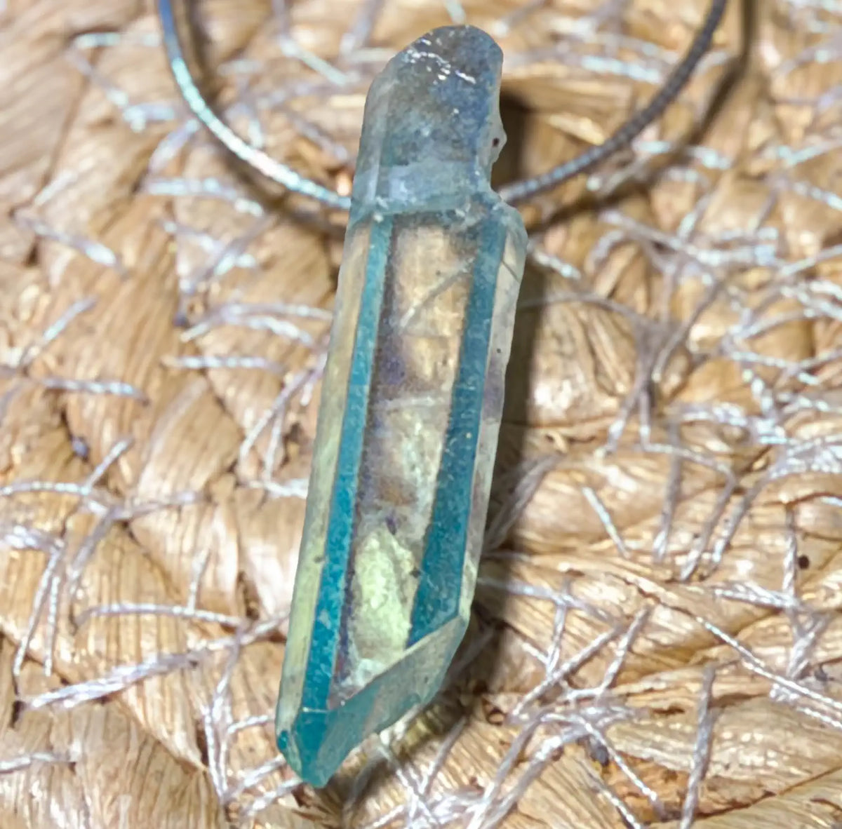 aqua-aura-edelstein-schmuck-ketten-anhaenger-trommelstein-heilstein-190926