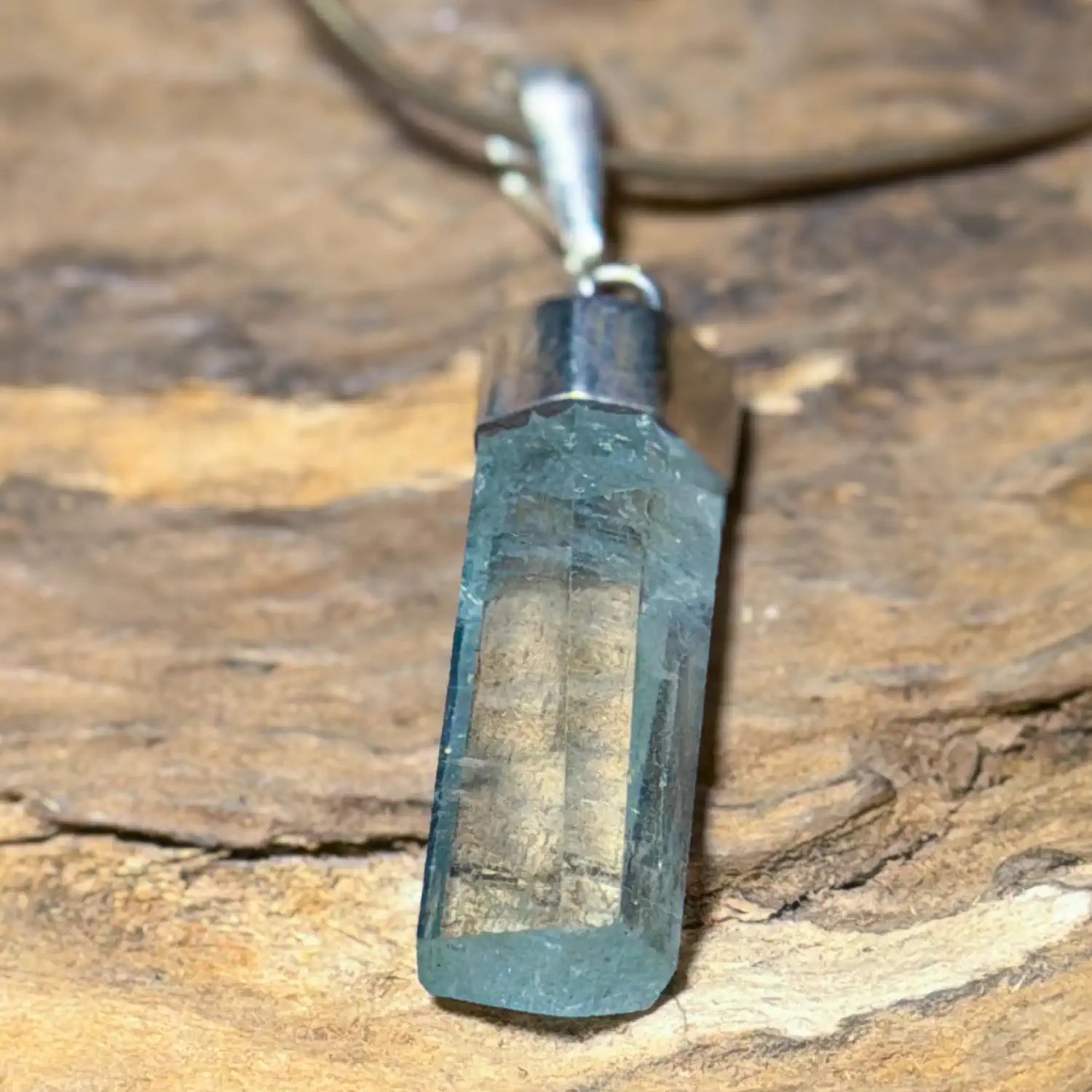 aquamarin-edelstein-schmuck-ketten-anhaenger-trommelstein-heilstein-160526