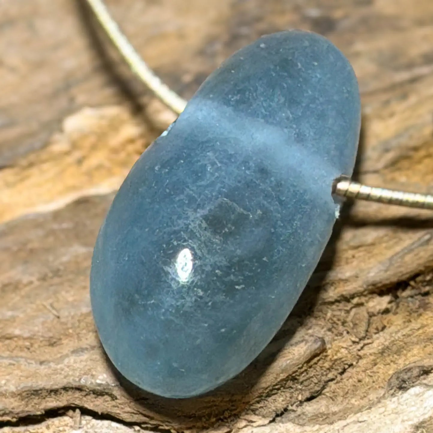 aquamarin-edelstein-schmuck-ketten-anhaenger-trommelstein-heilstein-180526