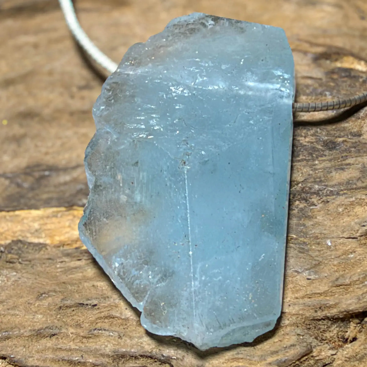 aquamarin-edelstein-schmuck-ketten-anhaenger-trommelstein-heilstein-kristall-191026-3