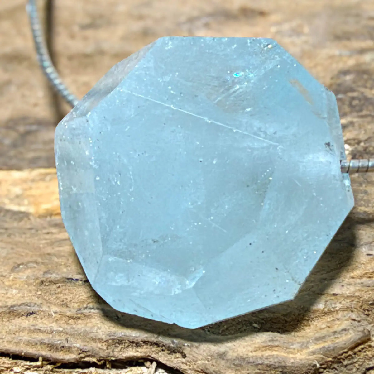 aquamarin-edelstein-schmuck-ketten-anhaenger-trommelstein-heilstein-kristall-191026-5