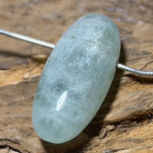 aquamarin-edelstein-schmuck-ketten-anhaenger-trommelstein-seelensteinchen-060426