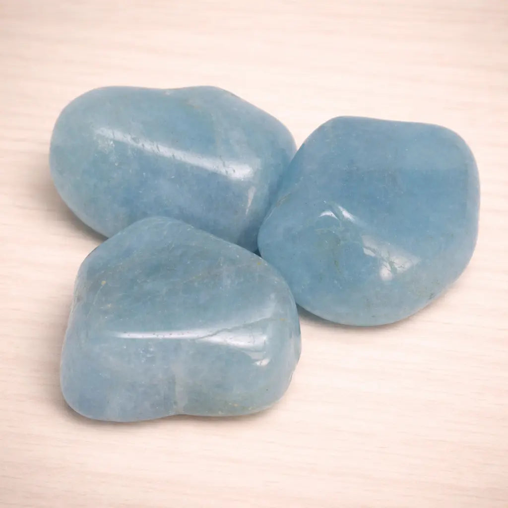 aquamarin-edelstein-trommelstein-handschmeichler-entspannung-massage-chakra-seelensteinchen