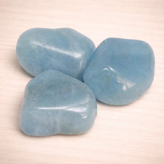 aquamarin-edelstein-trommelstein-handschmeichler-entspannung-massage-chakra-seelensteinchen
