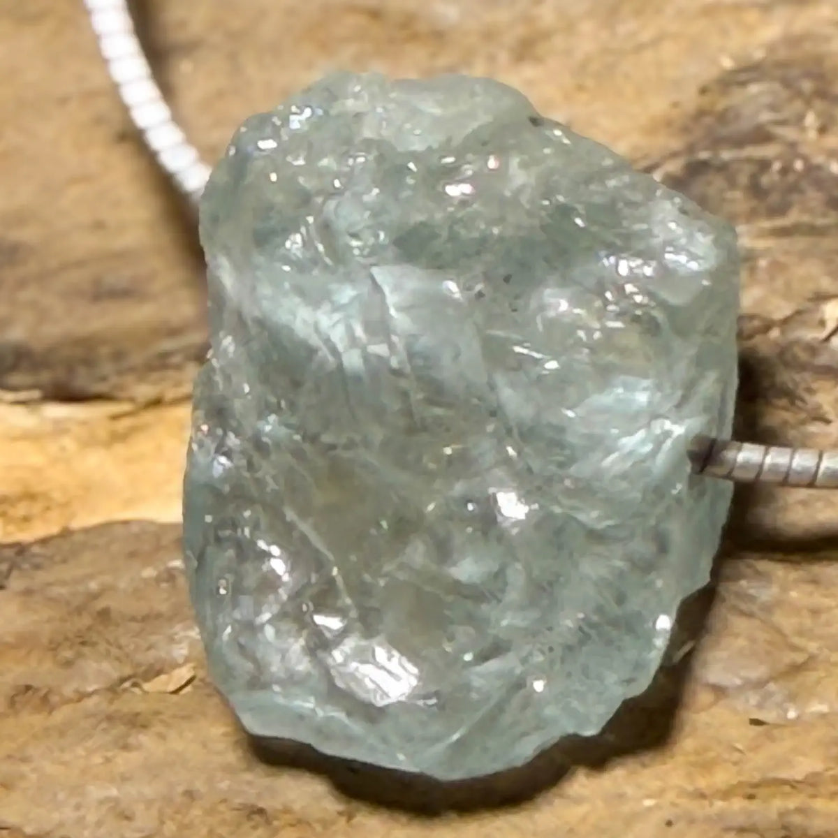 aquamarin-edelstein-trommelstein-schmuck-ketten-anhaenger-heilstein-180926