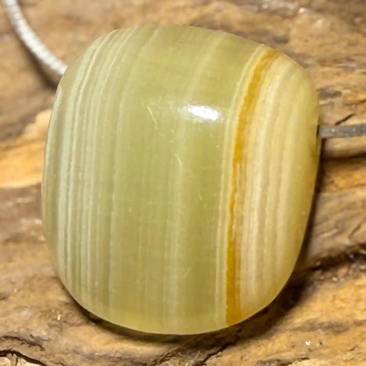 aragonit-edelstein-schmuck-ketten-anhaenger-collier-trommelstein-seelensteinchen-050826