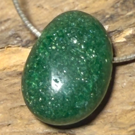 aventurin-edelstein-trommelstein-schmuck-ketten-anhaenger-heilstein-010726
