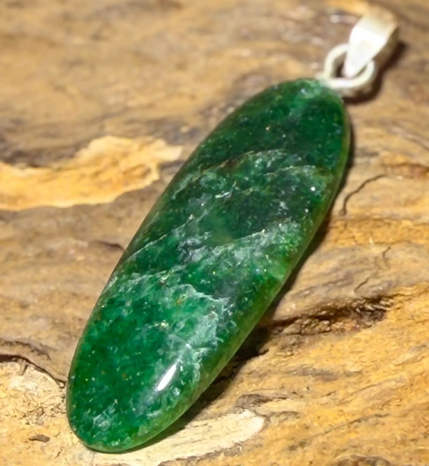 aventurin-edelstein-trommelstein-schmuck-ketten-anhaenger-heilstein-080726