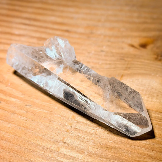 bergkristall-edelstein-kristall-mineralien-handschmeichler-031026