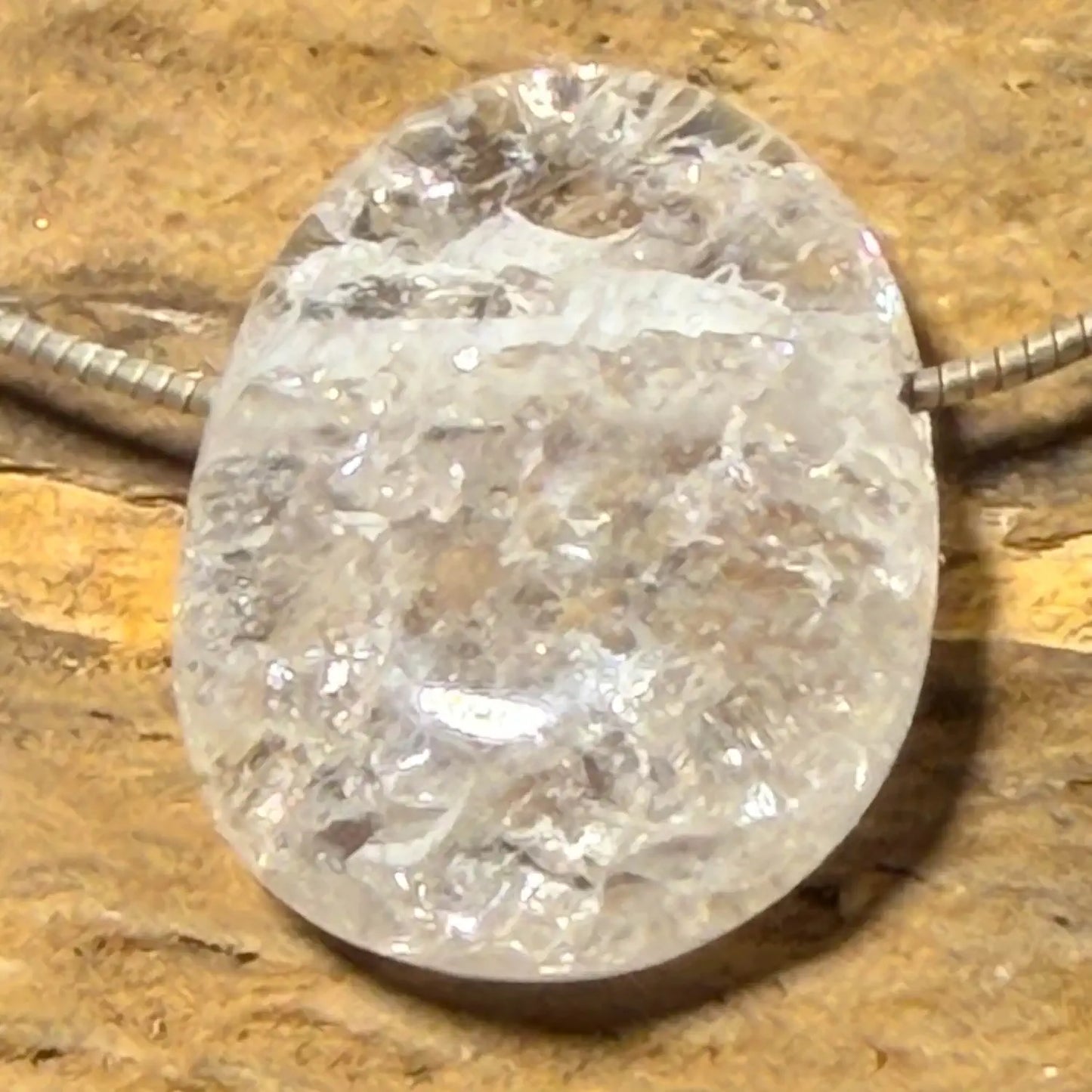 bergkristall-edelstein-schmuck-ketten-anhaenger-heilstein-180726