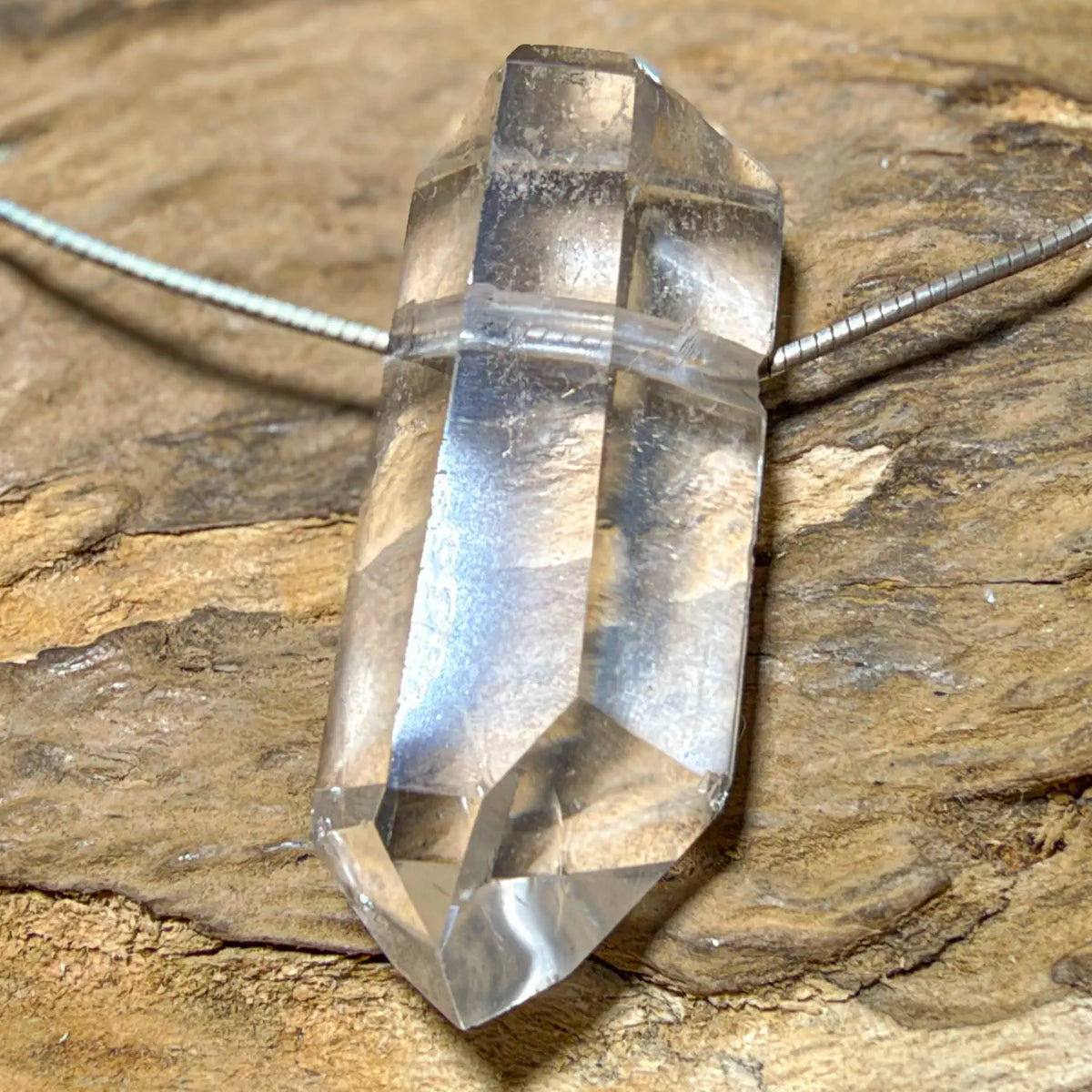 bergkristall-edelstein-schmuck-ketten-anhaenger-heilstein-301026