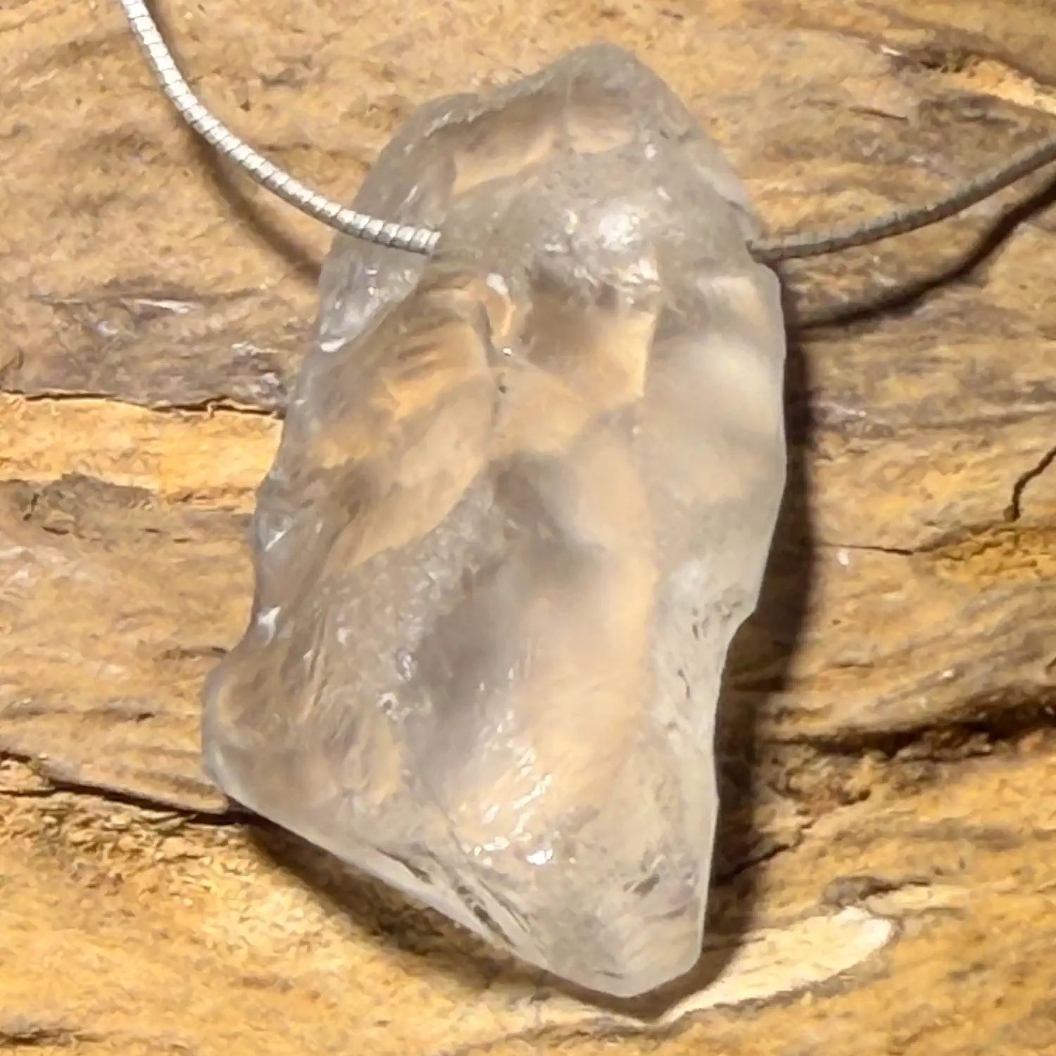 bergkristall-edelstein-trommelstein-schmuck-ketten-anhaenger-heilstein-200726-2