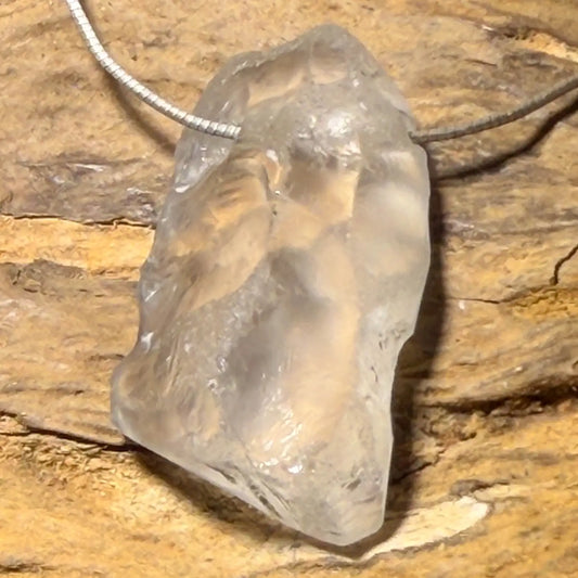 bergkristall-edelstein-trommelstein-schmuck-ketten-anhaenger-heilstein-200726-2
