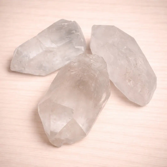 bergkristall-spitze-edelstein-trommelstein-handschmeichler-entspannung-massage-chakra-seelensteinchen
