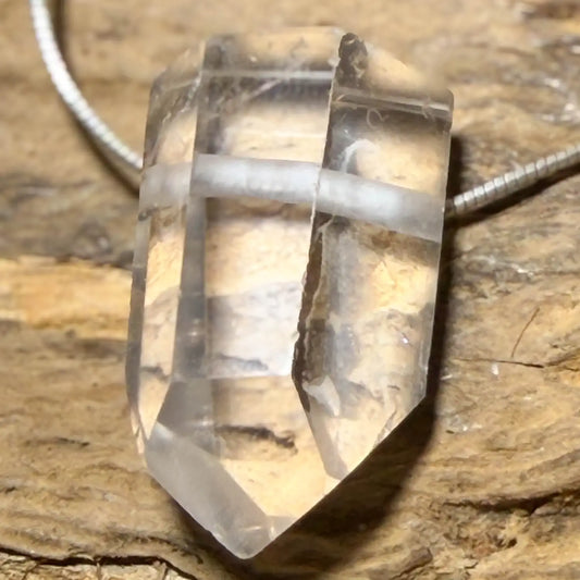 bergkristall-spitze-edelstein-trommelstein-schmuck-ketten-anhaenger-heilstein-180926