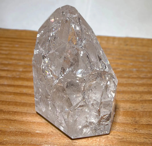 bergkristallkristall-edelstein-spitze-mineralien-heilstein-071026