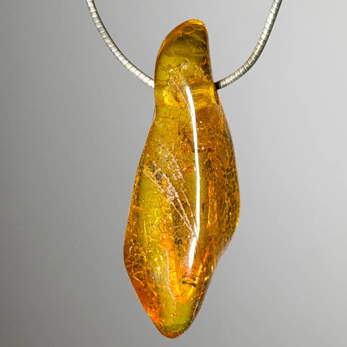 bernstein-edelstein-schmuck-ketten-anhaenger-heilstein-241026-4
