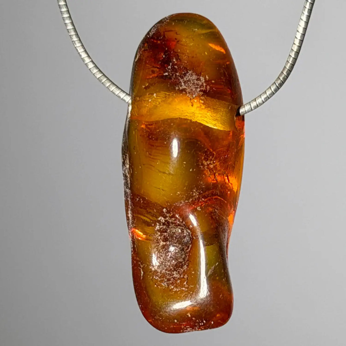 bernstein-edelstein-schmuck-ketten-anhaenger-heilstein-241026-5
