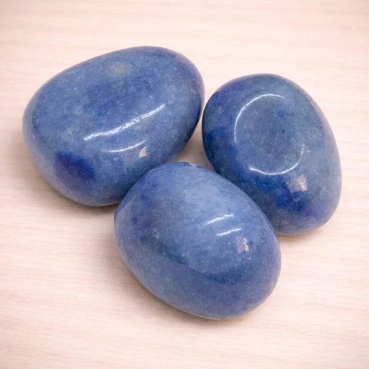 blauquarz-edelstein-trommelstein-handschmeichler-entspannung-massage-chakra-seelensteinchen