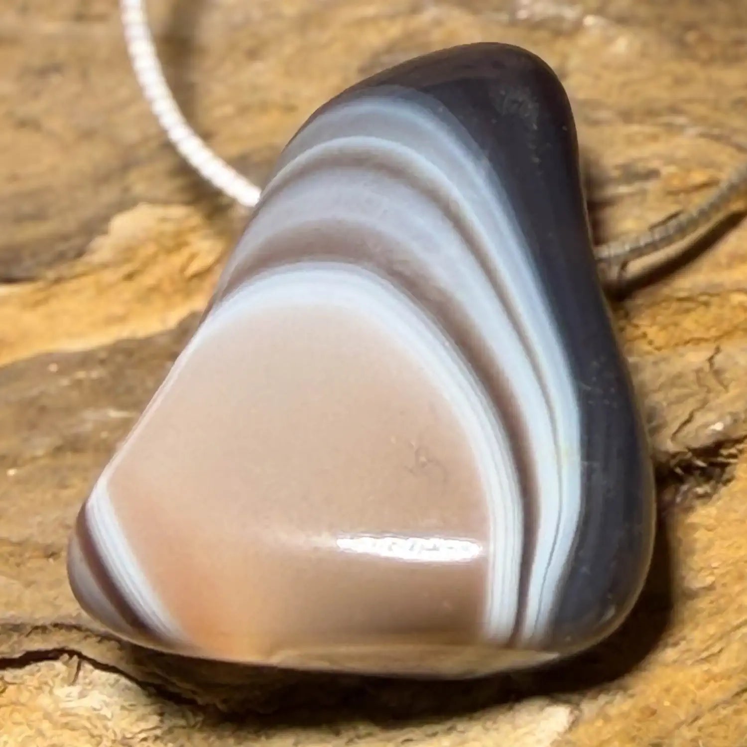 botswana-achat-edelstein-schmuck-ketten-anhaenger-collier-trommelstein-seelensteinchen-050826