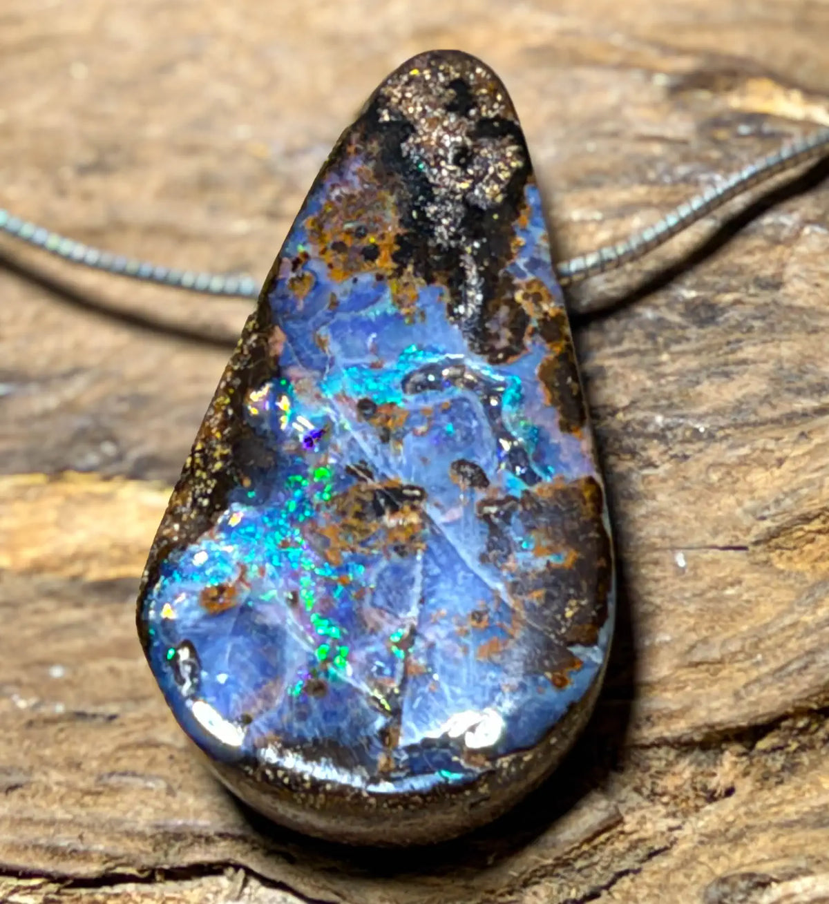 boulder-opal-edelstein-schmuck-ketten-anhaenger-trommelstein-heilstein-kristall-191026-2