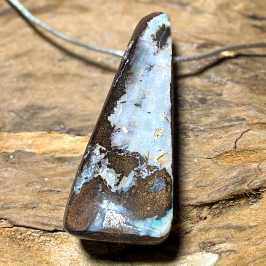 boulder-opal-edelstein-schmuck-ketten-anhaenger-trommelstein-heilstein-kristall-191026