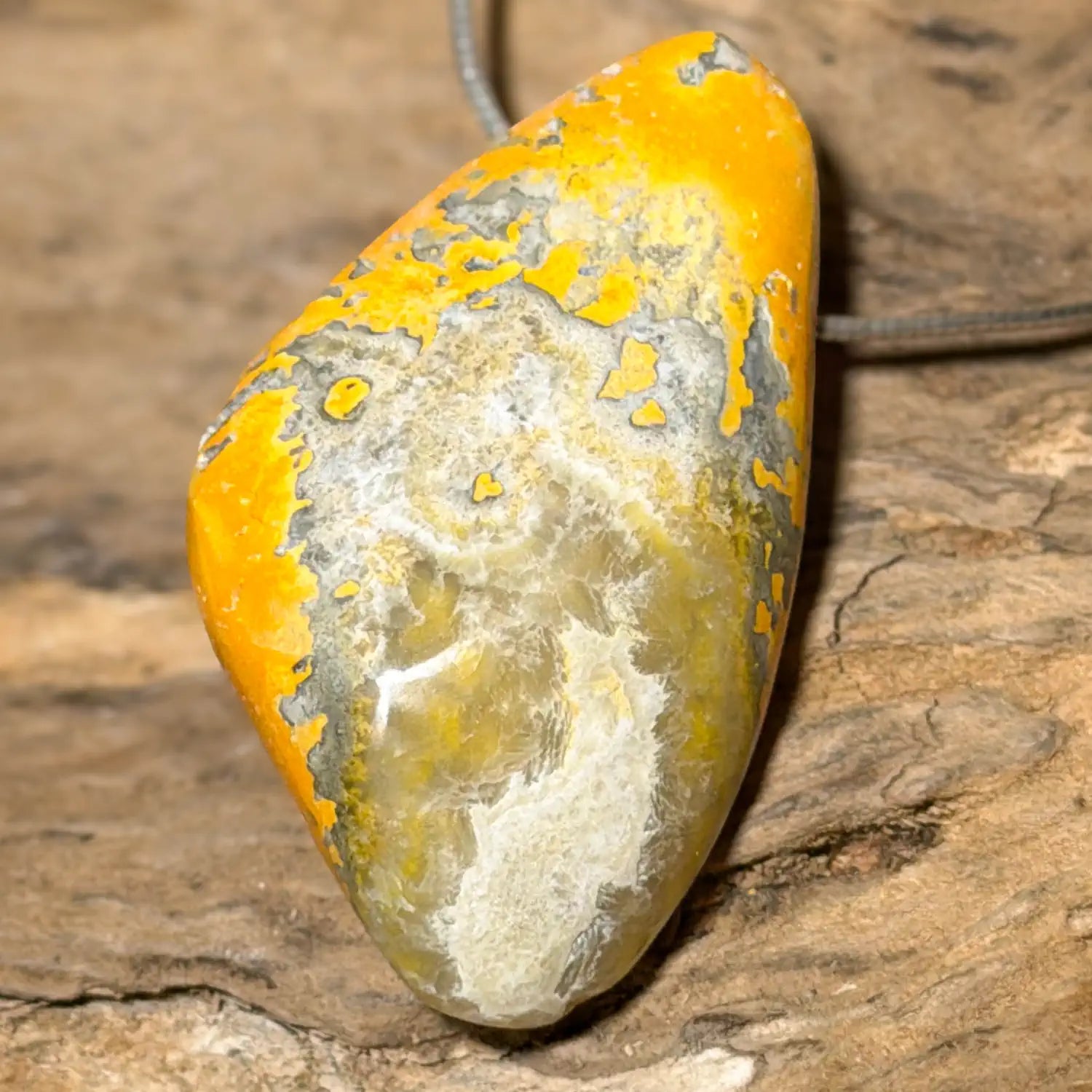 bumble-bee-eclipse-edelstein-schmuck-ketten-anhaenger-heilstein-trommelstein-seelensteinchen-120526