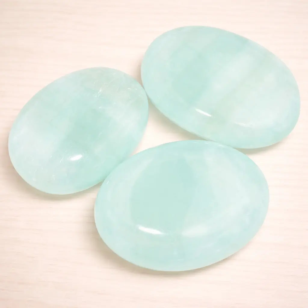 calcit-edelstein-scheibenstein-handschmeichler-entspannung-massage-chakra-seelensteinchen