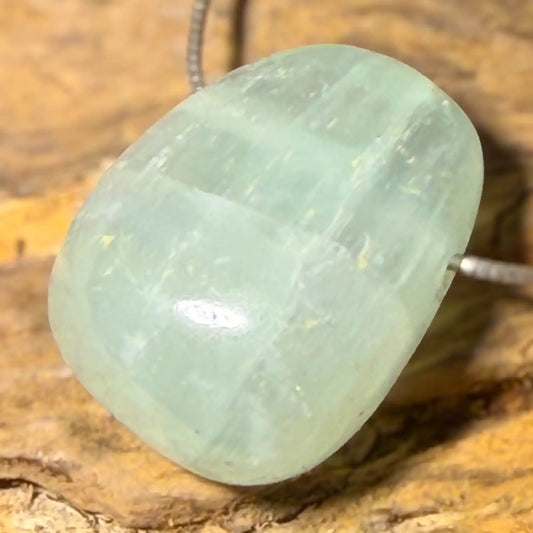 calcit-gruen-edelstein-schmuck-ketten-anhaenger-heilstein-trommelstein-energie-seelensteinchen-300426