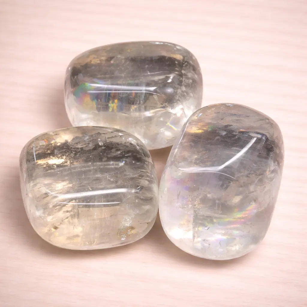 calcit-weiss-edelstein-trommelstein-handschmeichler-entspannung-massage-chakra-seelensteinchen