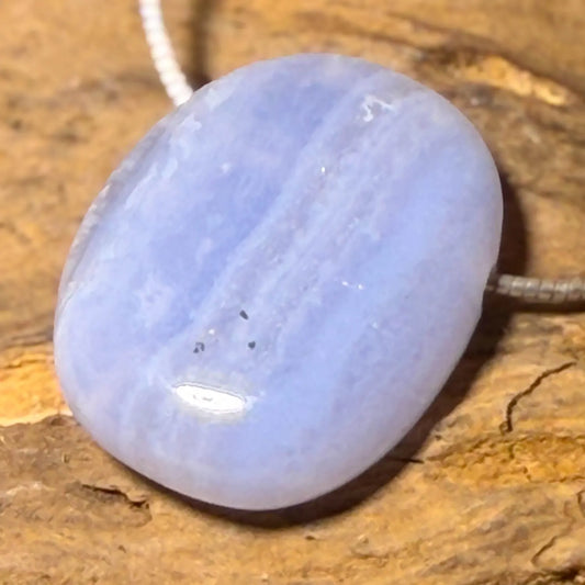 chalcedon-blau-edelstein-schmuck-ketten-anhaenger-heilstein-trommelstein