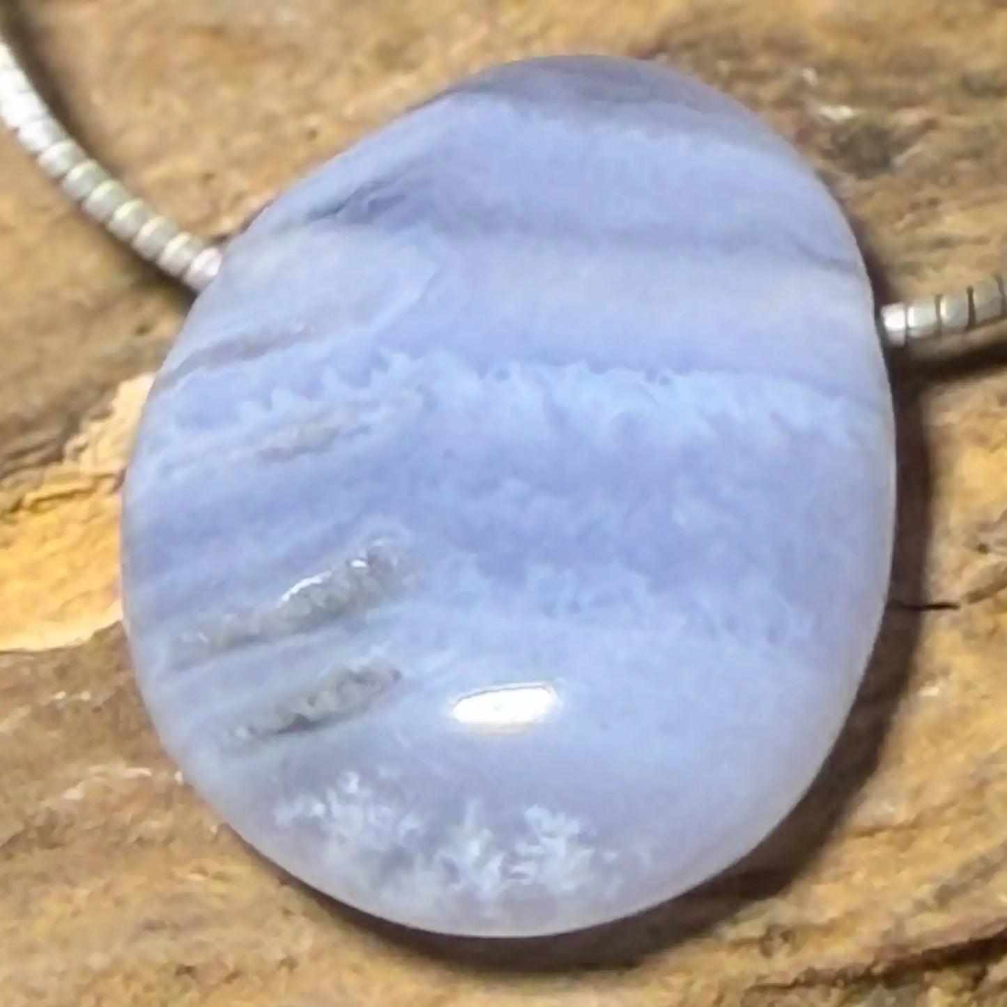 chalcedon-edelstein-trommelstein-schmuck-ketten-anhaenger-heilstein-010726