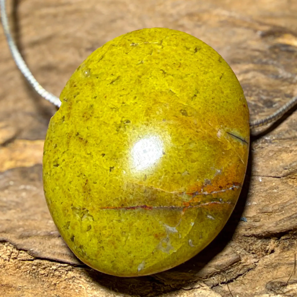 chloropal-edelstein-schmuck-ketten-anhaenger-trommelstein-heilstein-270926