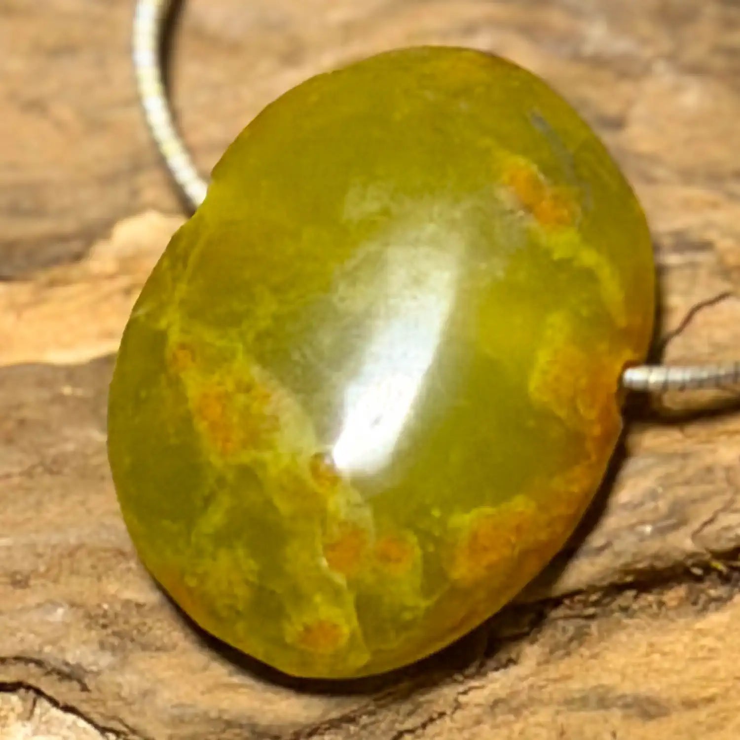 chloropal-edelstein-schmuck-ketten-anhaenger-trommelstein-heilstein-seelensteinchen-220526