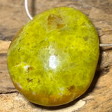grüner Opal - Chloropal - Trommelstein Edelstein Schmuck Anhänger - #6751