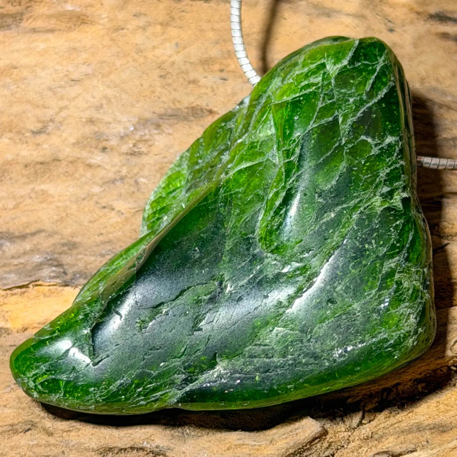 chromdiopsid-edelstein-trommelstein-schmuck-ketten-anhaenger-heilstein-seelensteinchen