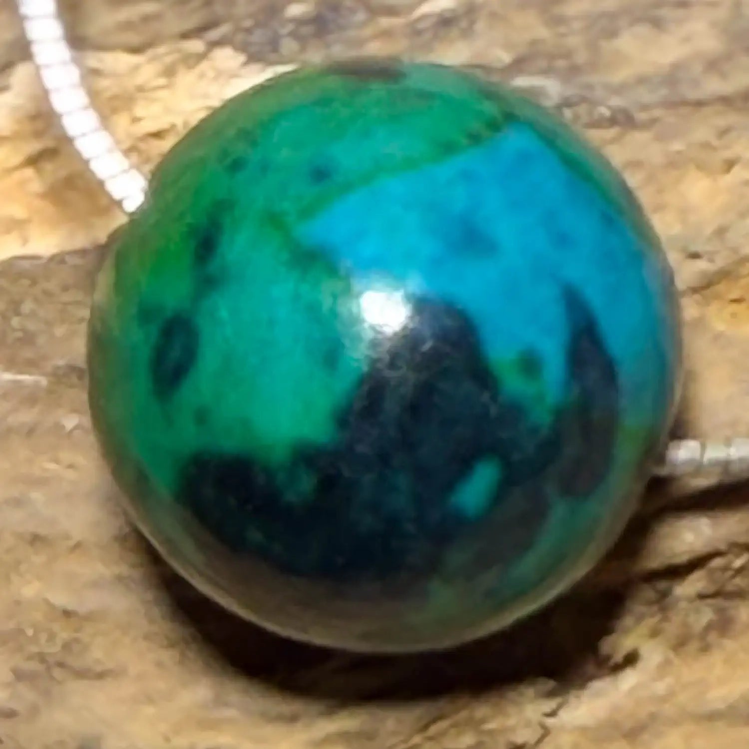 chrysokoll-edelstein-schmuck-ketten-anhaenger-collier-trommelstein-seelensteinchen-030826
