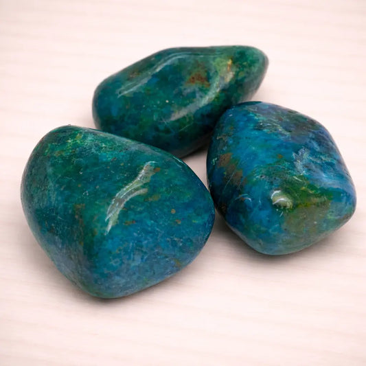 chrysokoll-edelstein-trommelstein-handschmeichler-entspannung-massage-chakra-seelensteinchen