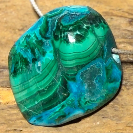 chrysokoll-malachit-edelstein-schmuck-ketten-anhaenger-trommelstein-heilstein-seelensteinchen-120626