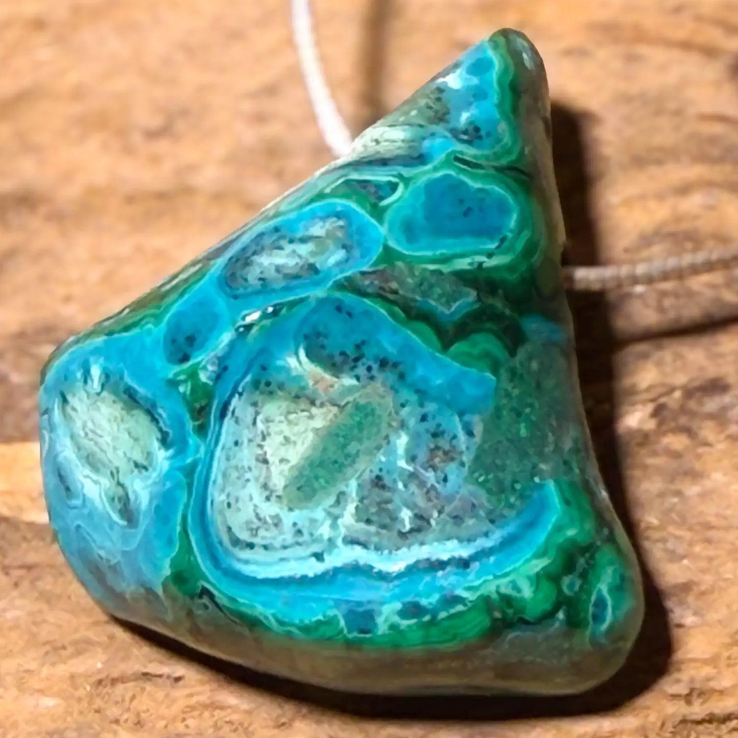 chrysokoll-malachit-edelstein-schmuck-ketten-anhaenger-trommelstein-heilstein-seelensteinchen-280526-2